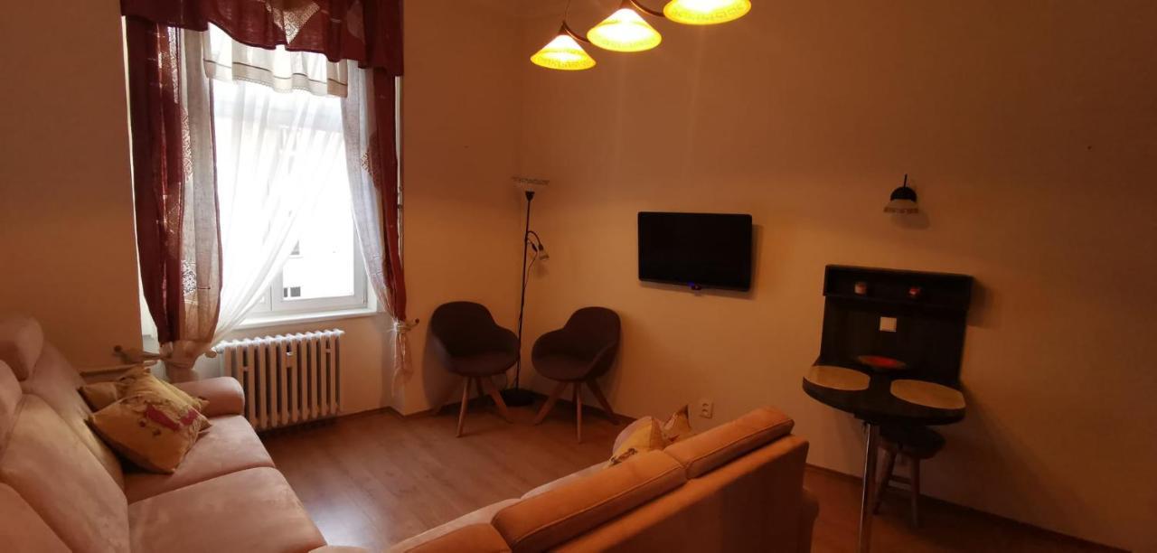 Apartmany U Hotelu Thermal Kv Karlsbad Exteriör bild