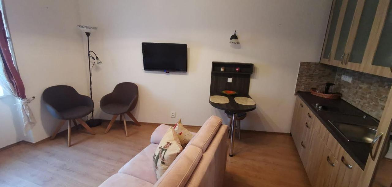 Apartmany U Hotelu Thermal Kv Karlsbad Exteriör bild